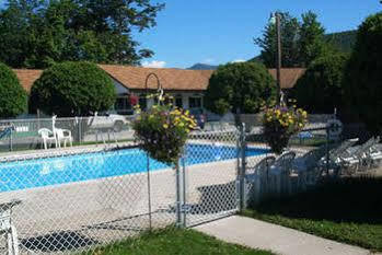 Moose Brook Motel กอแรม ภายนอก รูปภาพ