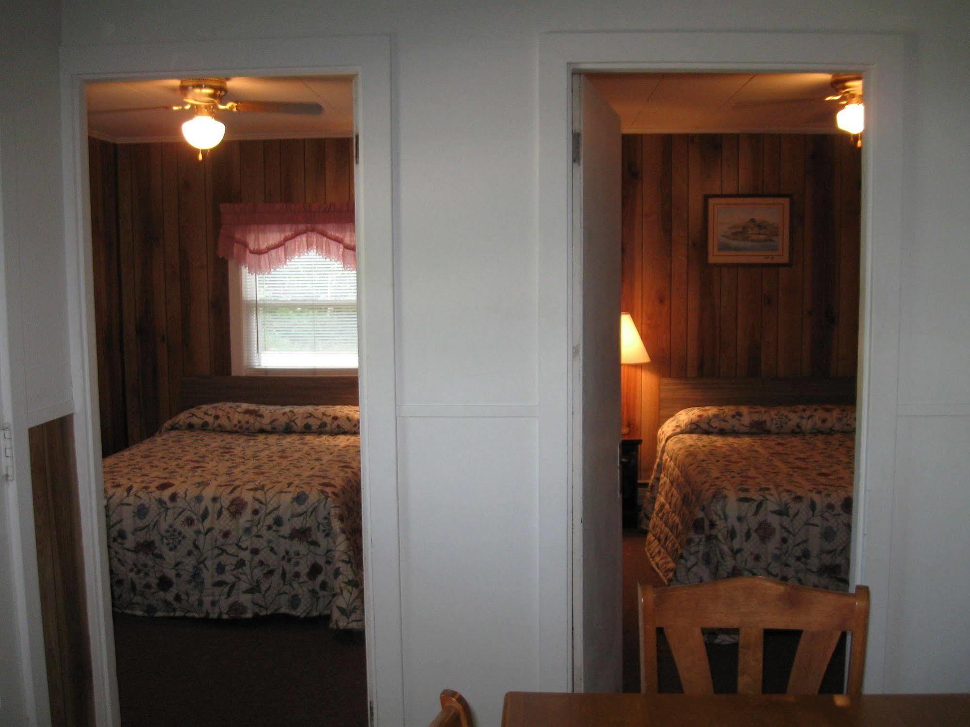 Moose Brook Motel กอแรม ภายนอก รูปภาพ